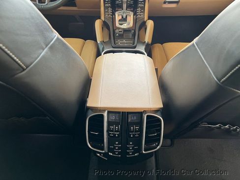 Used 2016 Porsche Cayenne image 34