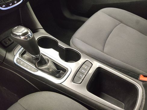 Used 2019 Chevrolet Cruze LT w/ Convenience Package FWD image 26