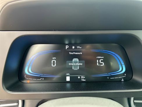 Used 2025 Hyundai Elantra Sport image 20