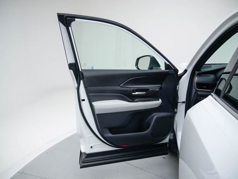 Used 2025 Toyota Grand Highlander AWD Hybrid image 2