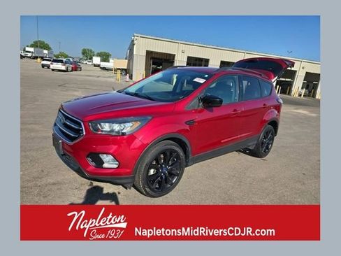 Used 2017 Ford Escape SE w/ Equipment Group 201A image 1