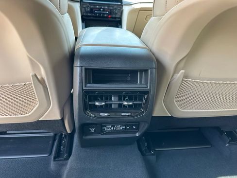 Used 2023 Jeep Grand Cherokee Limited w/ Luxury Tech Group II AWD/4WD image 24
