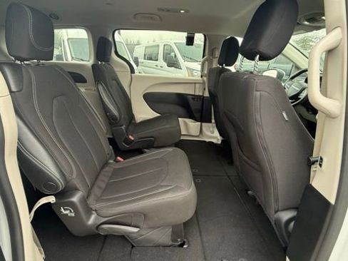 Used 2023 Chrysler Voyager LX image 16