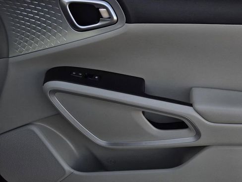 Used 2022 Kia Soul LX w/ Technology Package image 8