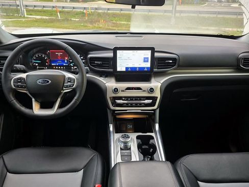 Used 2024 Ford Explorer XLT w/ Equipment Group 202A image 15