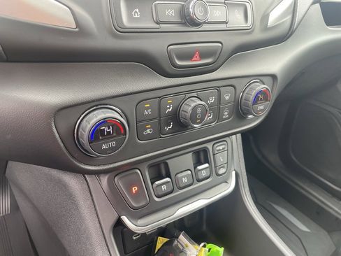 Used 2021 GMC Terrain SLE w/ Driver Convenience Package image 16