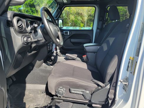 Used 2022 Jeep Gladiator Willys image 29