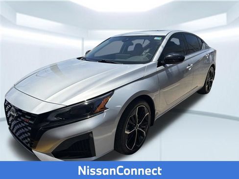 Used 2023 Nissan Altima 2.5 SR w/ SR Premium Package FWD image 4