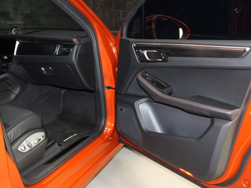 Used 2023 Porsche Macan GTS w/ Premium Package Plus image 32