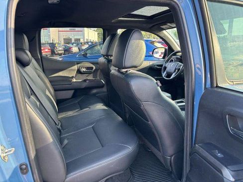 Certified 2019 Toyota Tacoma TRD Off-Road AWD/4WD image 10