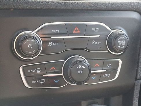 Used 2018 Dodge Charger SXT w/ Blacktop Package image 15