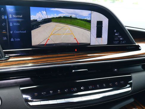 Certified 2023 Cadillac Escalade ESV Luxury RWD image 31
