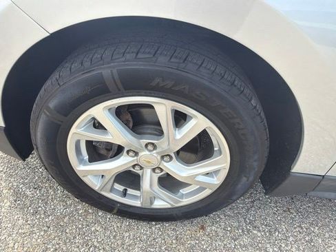 Used 2018 Chevrolet Equinox LT w/ Sun & Infotainment Package AWD/4WD image 10