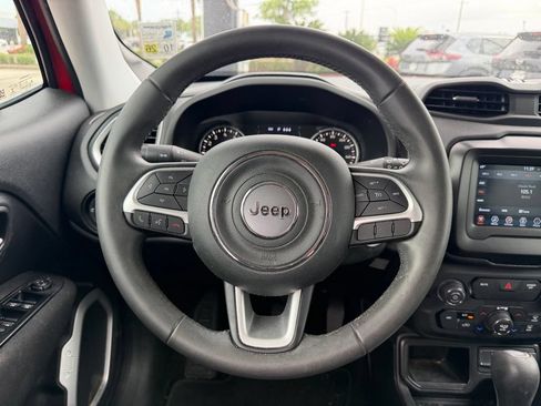Used 2019 Jeep Renegade Latitude FWD image 12
