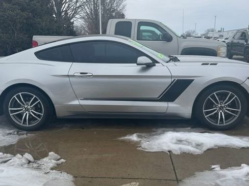 Used 2016 Ford Mustang EcoBoost image 8
