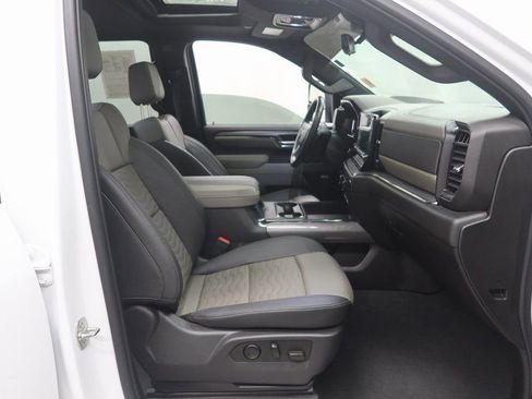 Used 2025 Chevrolet Silverado 2500 ZR2 w/ Technology Package AWD/4WD image 14