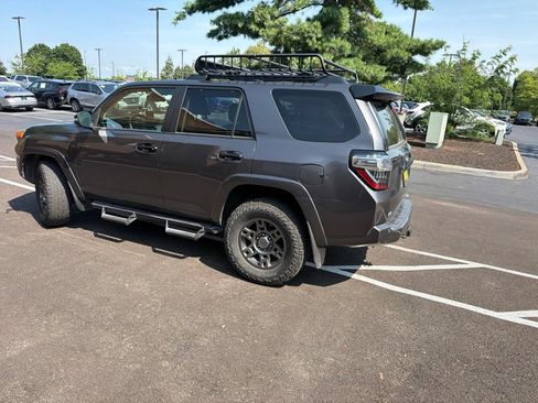 Used 2020 Toyota 4Runner Venture w/ Moonroof Package AWD/4WD image 8