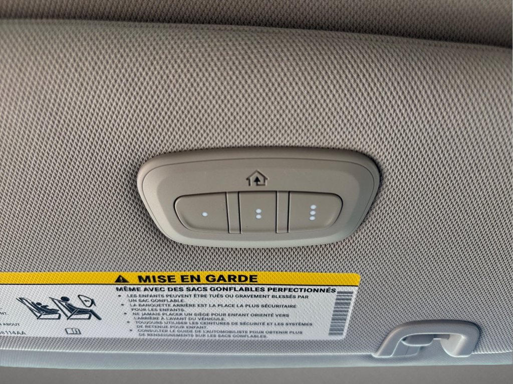 Used 2024 Chrysler Pacifica Limited w/ Trailer Tow Group FWD image 16