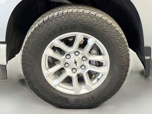 Used 2023 Chevrolet Silverado 1500 LT w/ Z71 Off-Road Package AWD/4WD image 29