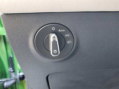 New 2025 Volkswagen Taos SE image 34