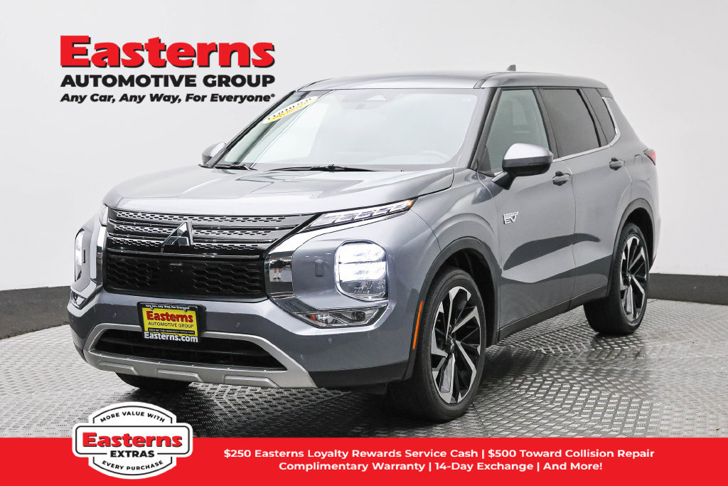 Used 2023 Mitsubishi Outlander SE AWD/4WD image 1