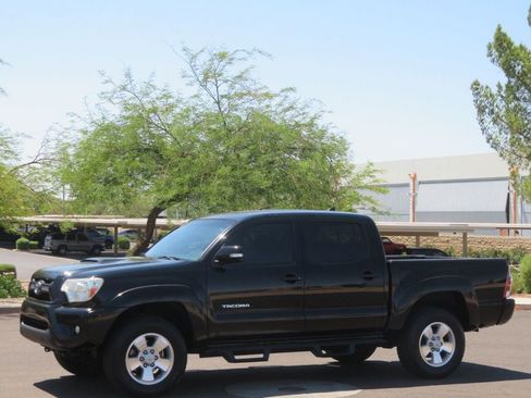 Used 2014 Toyota Tacoma PreRunner w/ TRD Sport Package RWD image 1