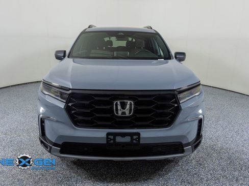 Used 2025 Honda Pilot Sport image 2