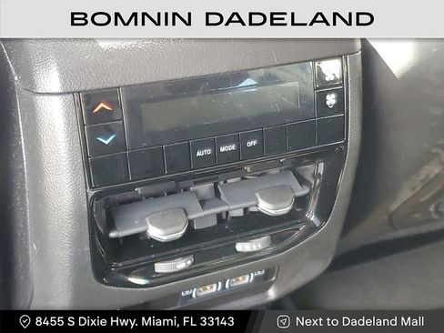 Used 2022 Jeep Grand Cherokee L Laredo w/ Luxury Tech Group I image 13