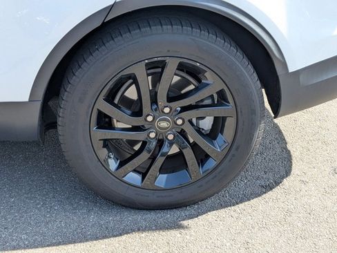 Used 2018 Land Rover Discovery HSE image 23