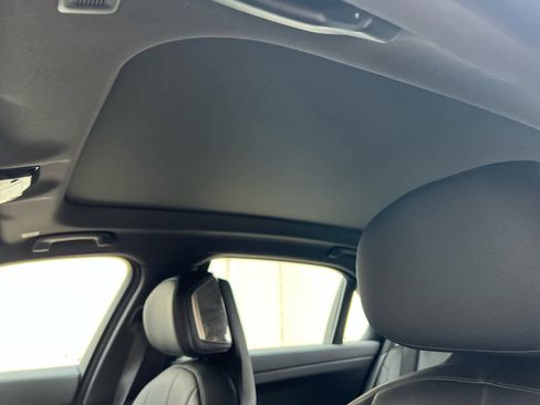 Used 2025 BMW 740i xDrive w/ Premium Package image 14