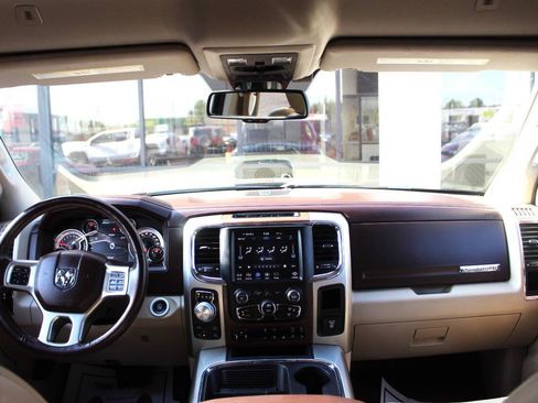 Used 2018 RAM 1500 Laramie w/ Convenience Group AWD/4WD image 19