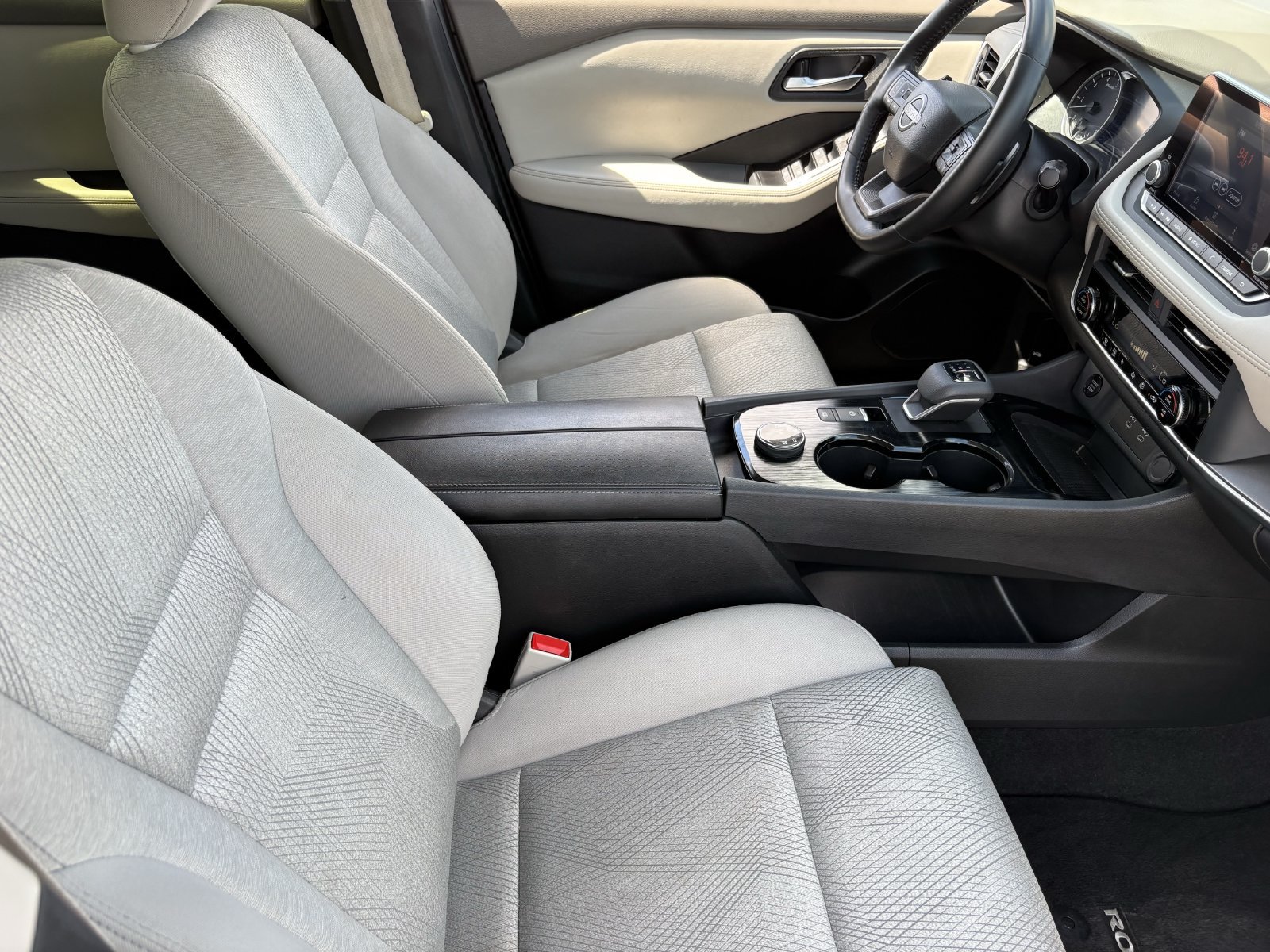 Used 2025 Nissan Rogue SV AWD/4WD image 13