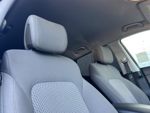 Used 2018 Hyundai Santa Fe Sport FWD image 17