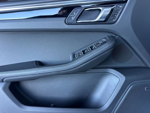 Used 2025 Porsche Macan image 12