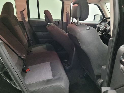 Used 2017 Jeep Patriot Latitude FWD image 19