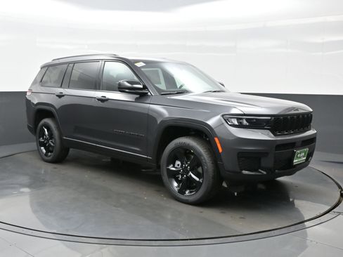 New 2025 Jeep Grand Cherokee L Altitude image 8