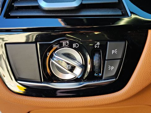 Used 2023 BMW 530i w/ Convenience Package image 31