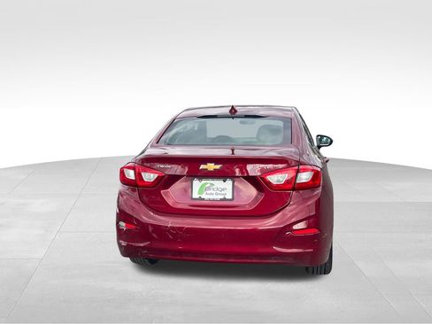 Used 2018 Chevrolet Cruze LT w/ Convenience Package FWD image 6