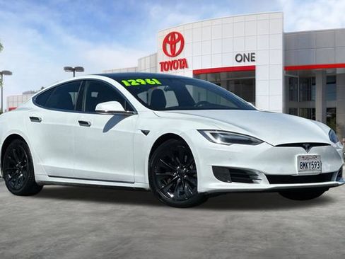 Used 2017 Tesla Model S 75 RWD image 2
