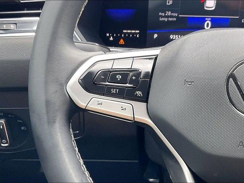 Used 2022 Volkswagen Tiguan SE FWD image 26