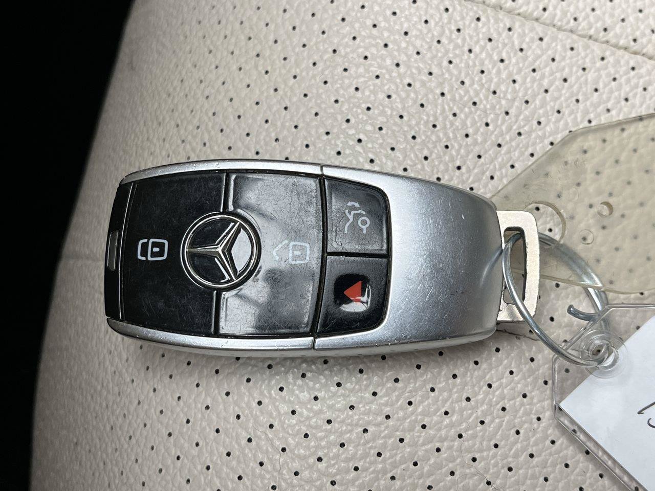 Used 2017 Mercedes-Benz E 300 4MATIC image 32