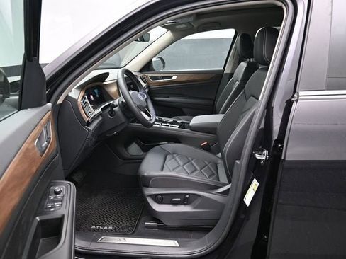 New 2026 Volkswagen Atlas SE image 9