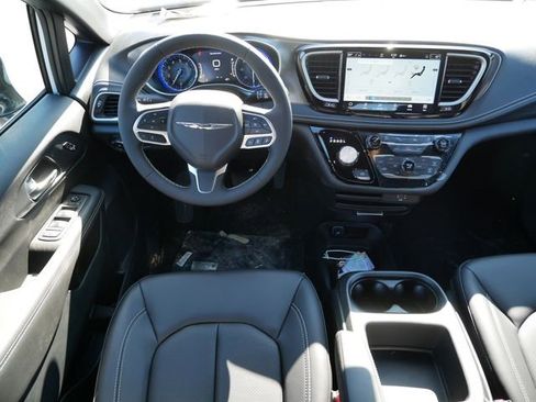 New 2026 Chrysler Pacifica Select image 15
