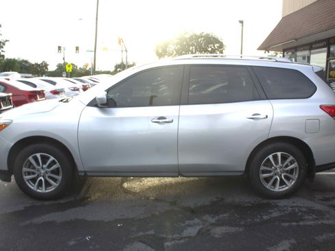 Used 2014 Nissan Pathfinder SV image 6