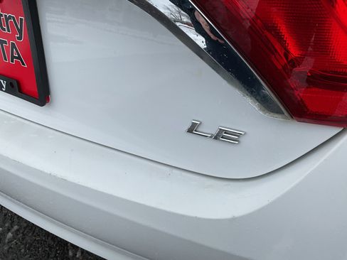 Used 2017 Toyota Camry LE image 10