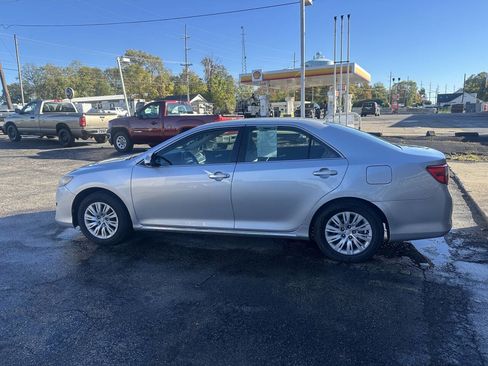 Used 2012 Toyota Camry LE image 7