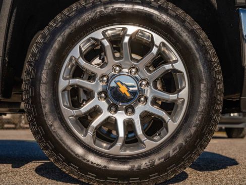 Used 2024 Chevrolet Silverado 2500 LTZ w/ LTZ Plus Package image 10