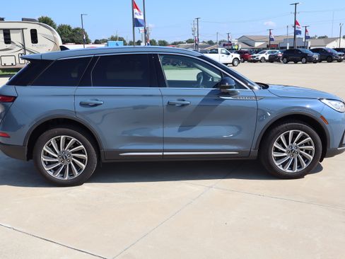 Used 2025 Lincoln Corsair Reserve AWD/4WD image 4