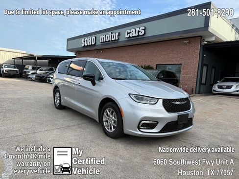 Used 2024 Chrysler Pacifica Touring-L FWD image 1