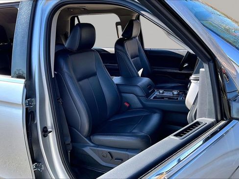 Used 2024 Ford Expedition XLT image 20